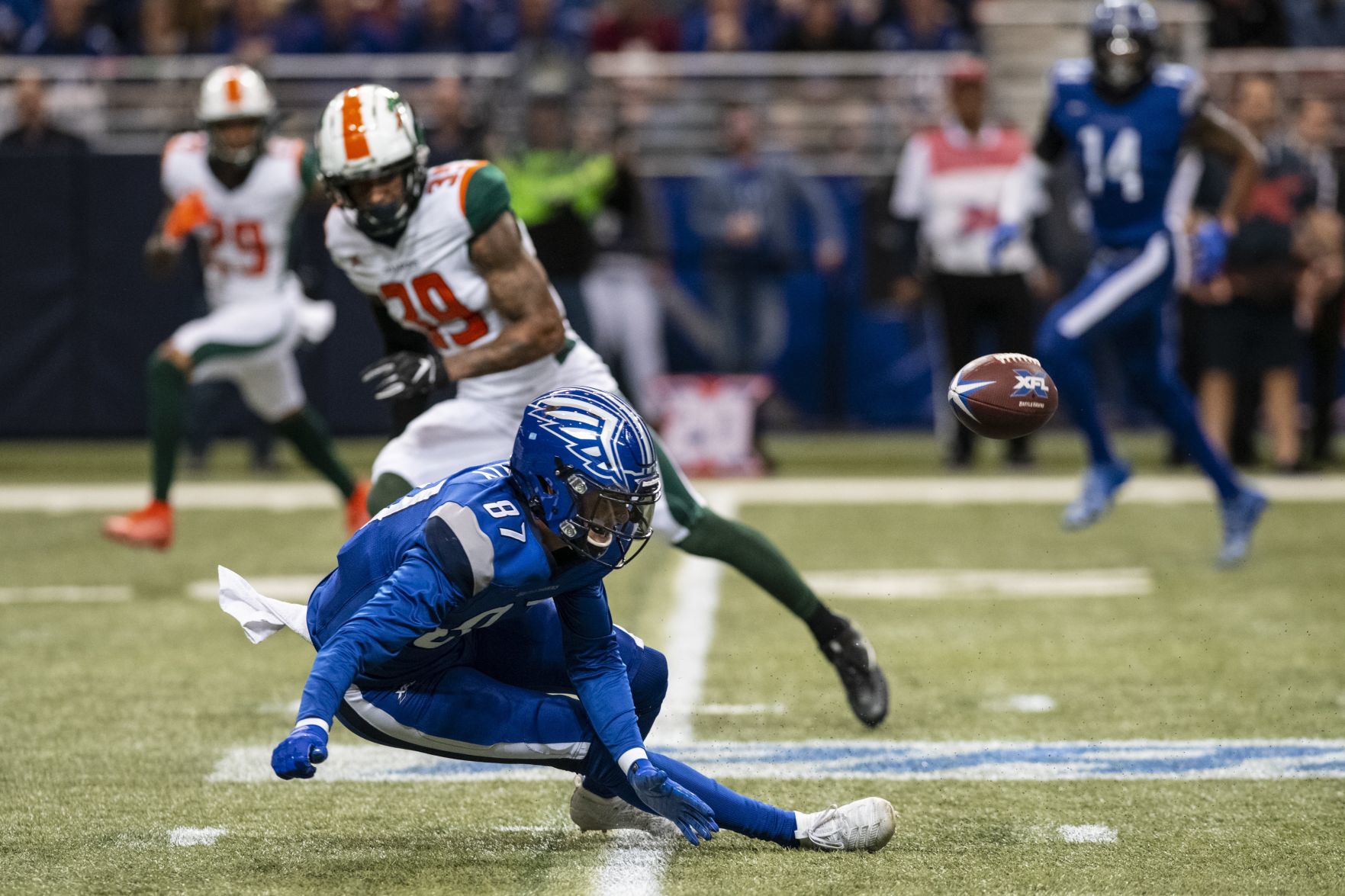 St. Louis BattleHawks play to slay Seattle Dragons